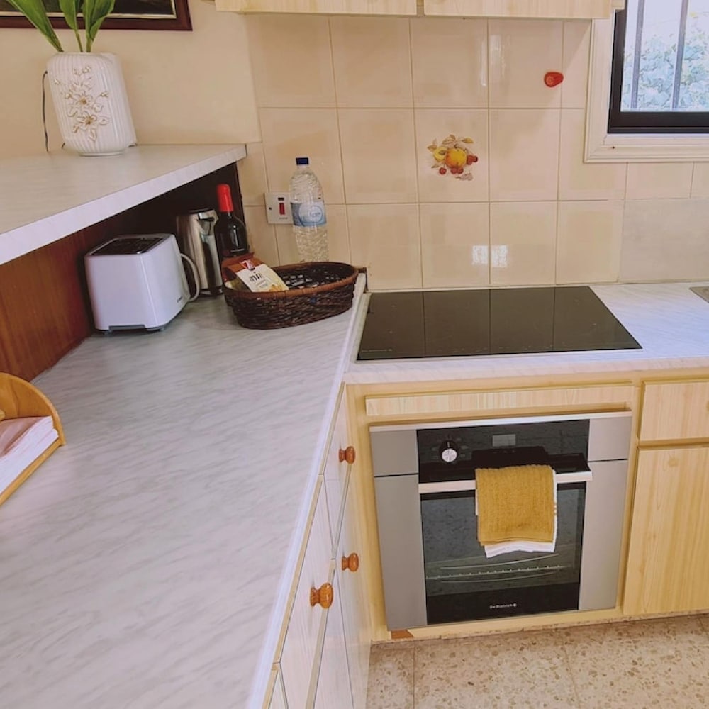 52 MEN - Sea Gem Apartment