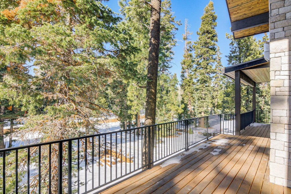 Near Lakes & Trails: Cabin in Duck Creek Village!