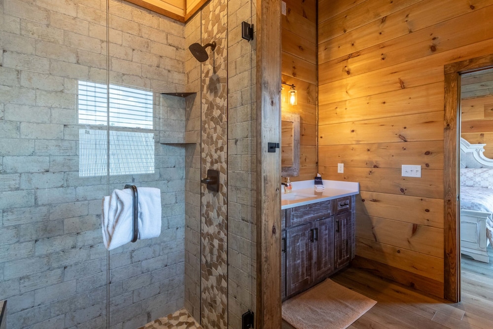 Raccoon Ridge Retreat - Gatlinburg Mountain Escape