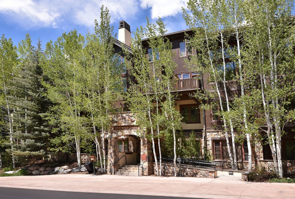 Aspenwood 311 2 Bedroom Condo by RedAwning view 4