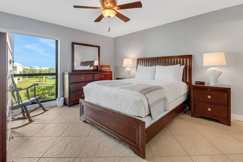 21420 Bay Village Dr 218