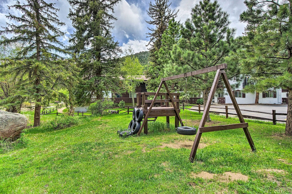 Cozy Condo on Fall River - 1 Mile to Rmnp Gate! - Property Image 12
