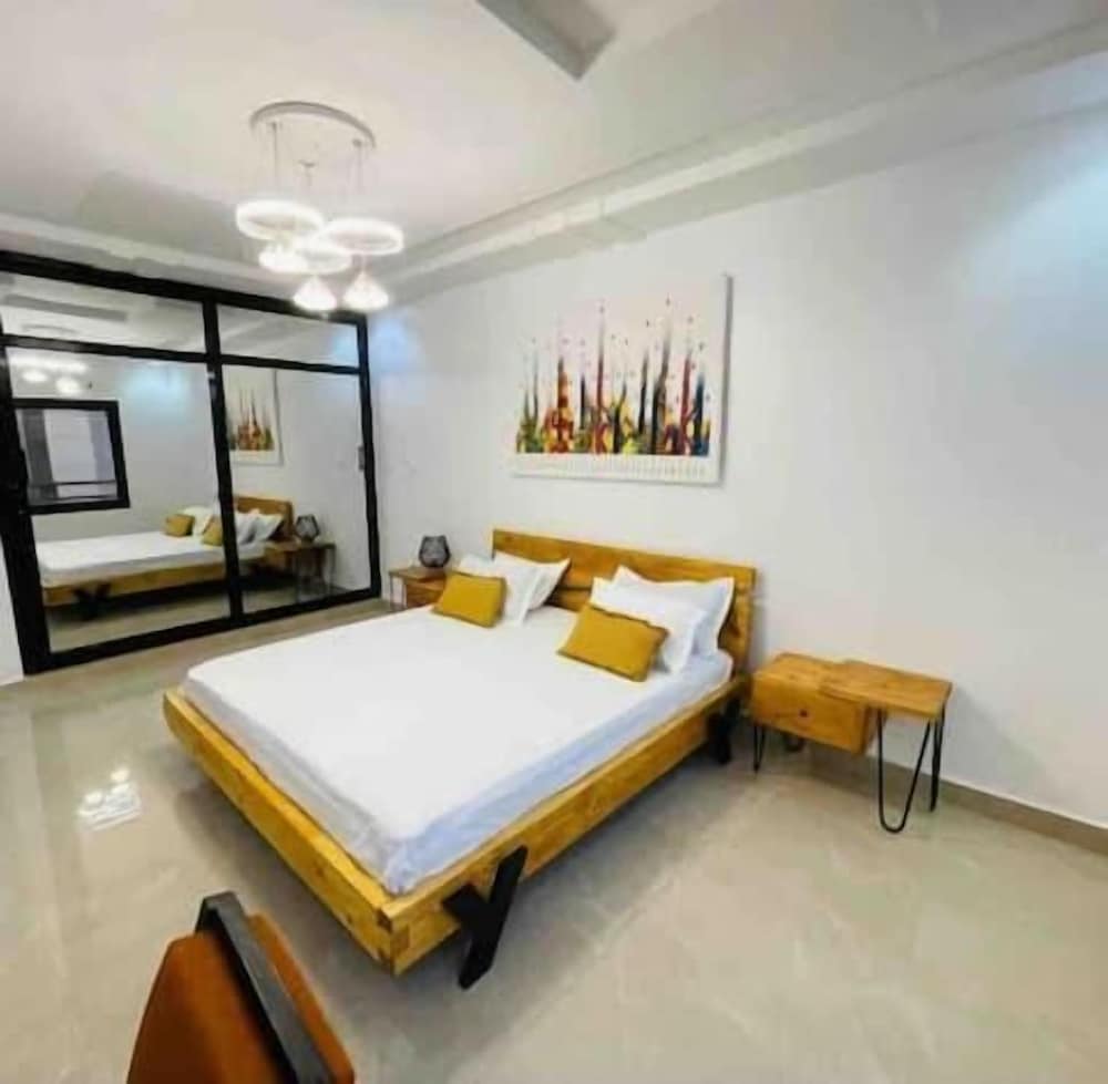 Room in Apartment - Large Bedroom With Small Work Area view 2