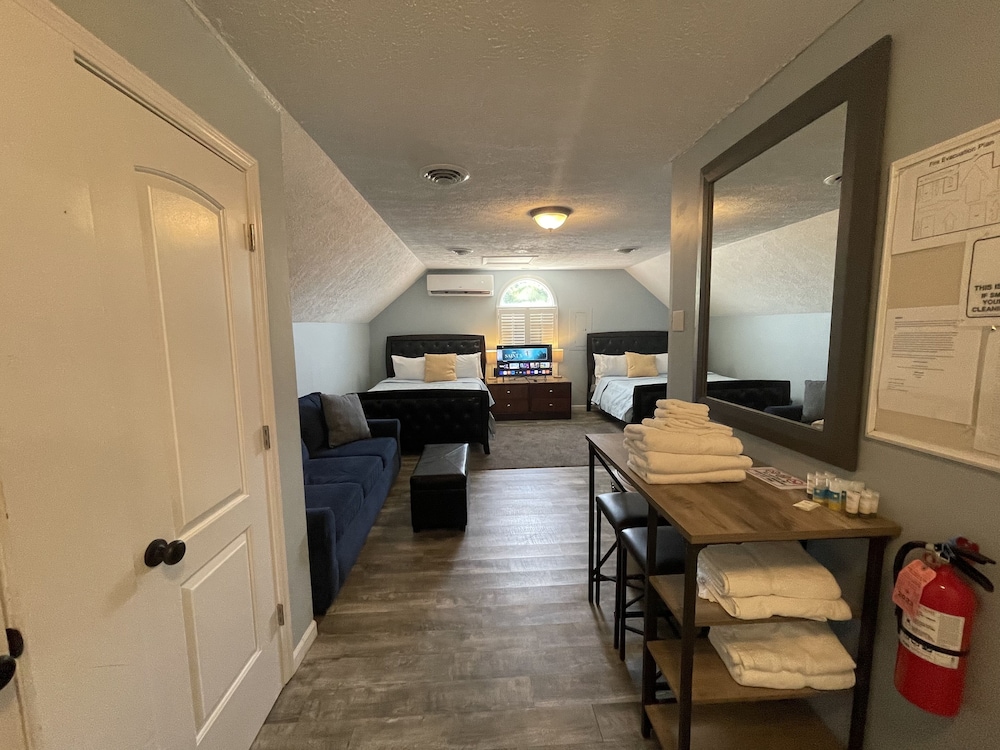Harbour Square Suites