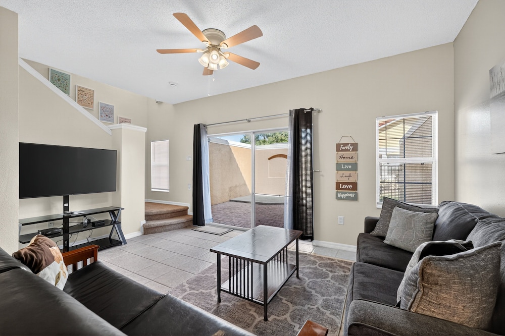 Modern Kissimmee Townhouse Near Disney 3 Bedroom Townhouse
