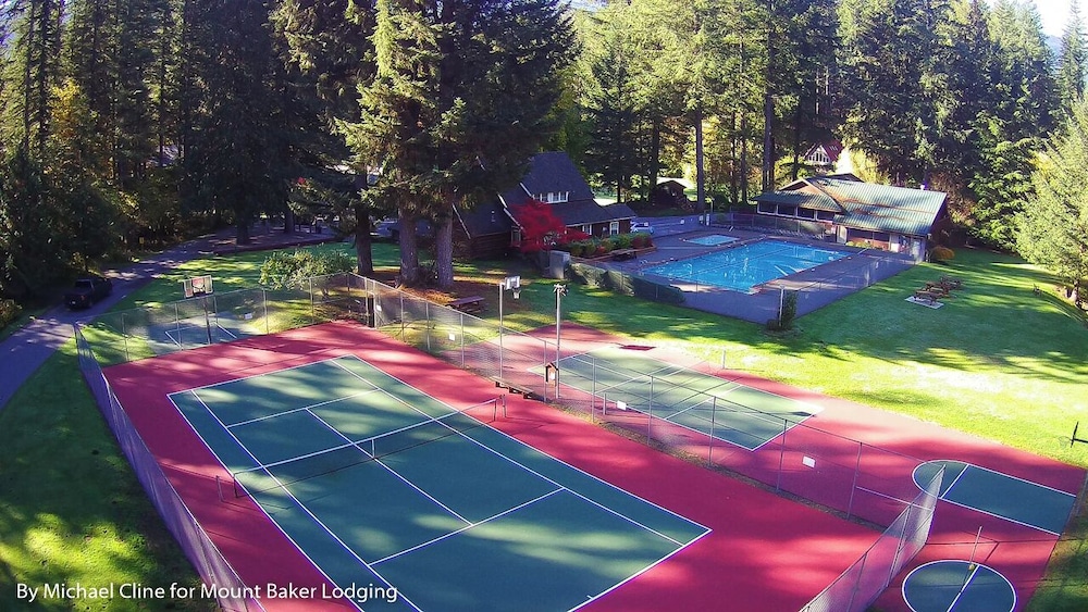 69SL - Upscale - Hot Tub - Wi-Fi - BBQ - Sleeps 8 view 4