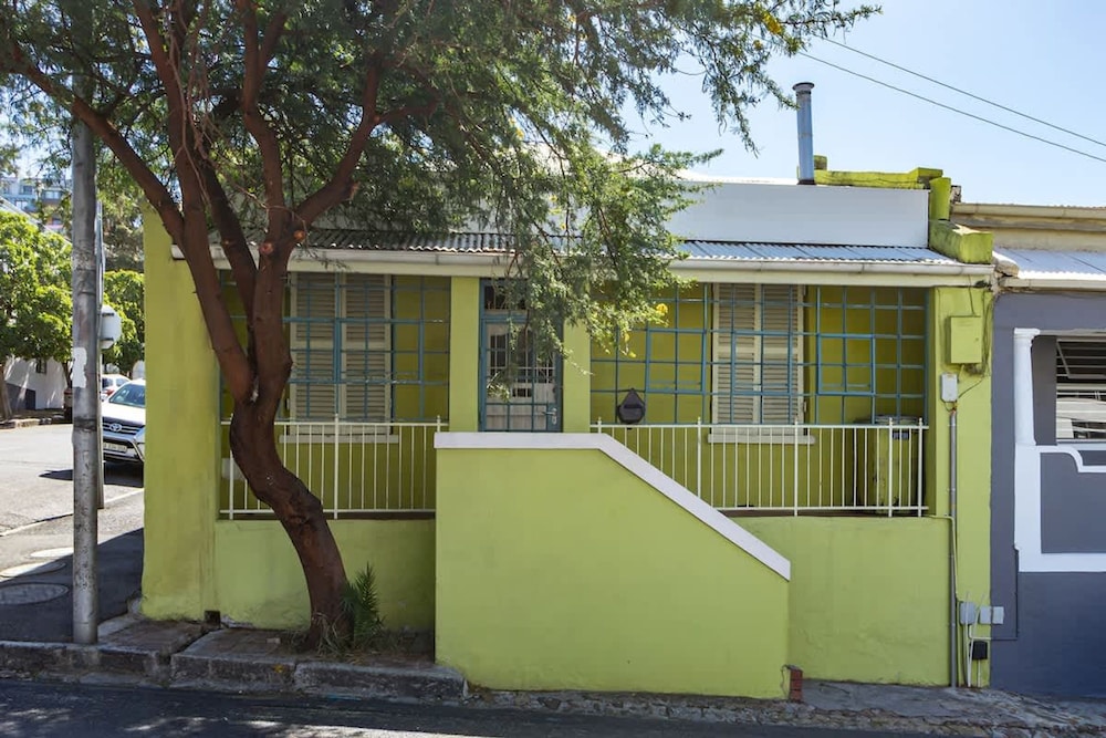 Funky Pet Friendly 2-bedroom Escape Bo-kaap