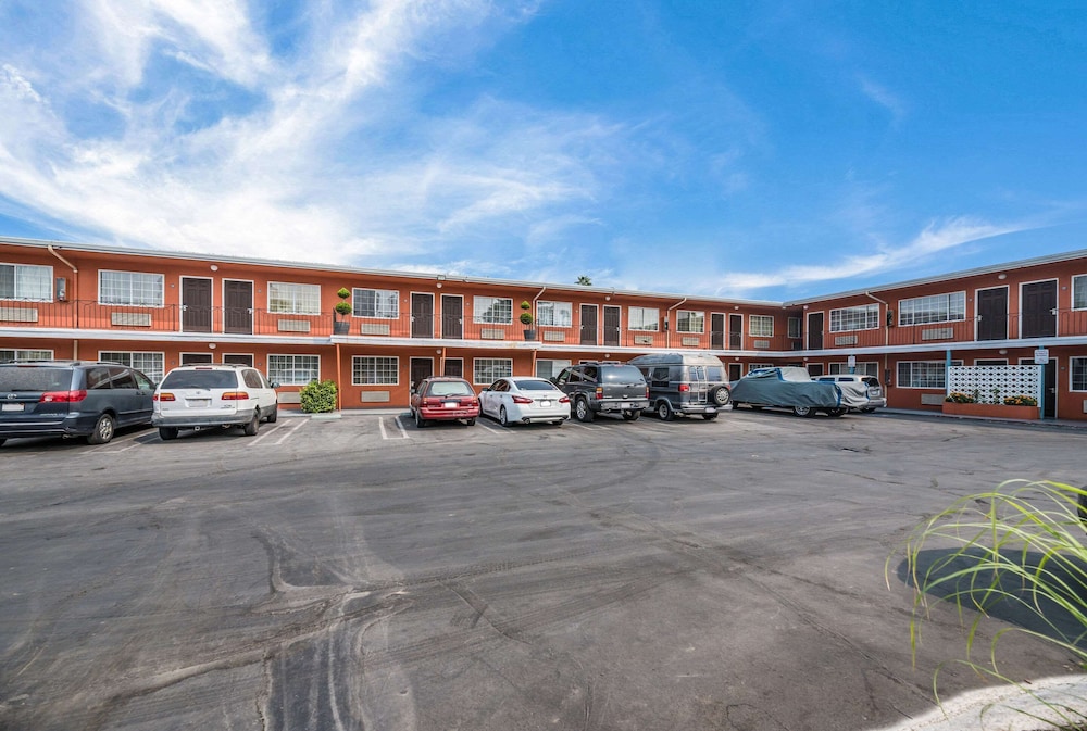 Modesto Vacations - Rodeway Inn - Property Image 2