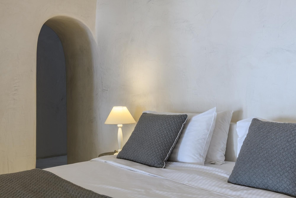 Villa Dawn in Fira Santorini photo 4