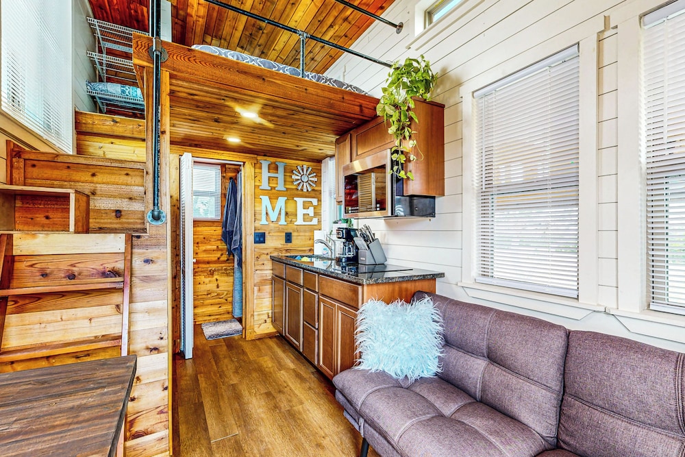 Charming Studio Cabin on the Ranch