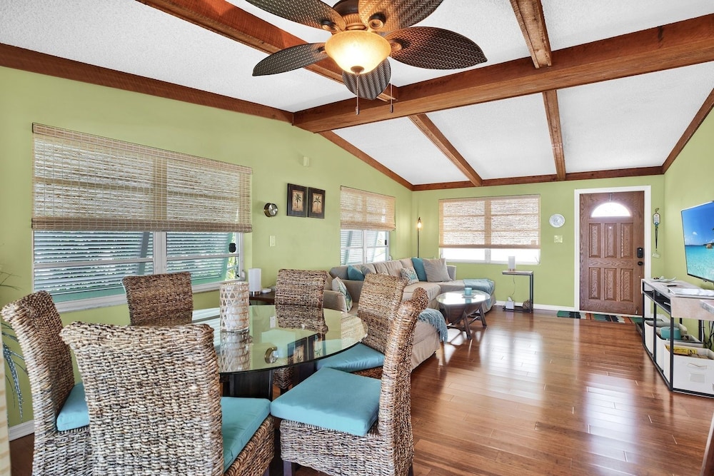 Delightful Vacation Home Located In The Popular Islamorada Neighborhood Of Port Antigua. 3 Bedroom Home by RedAwning