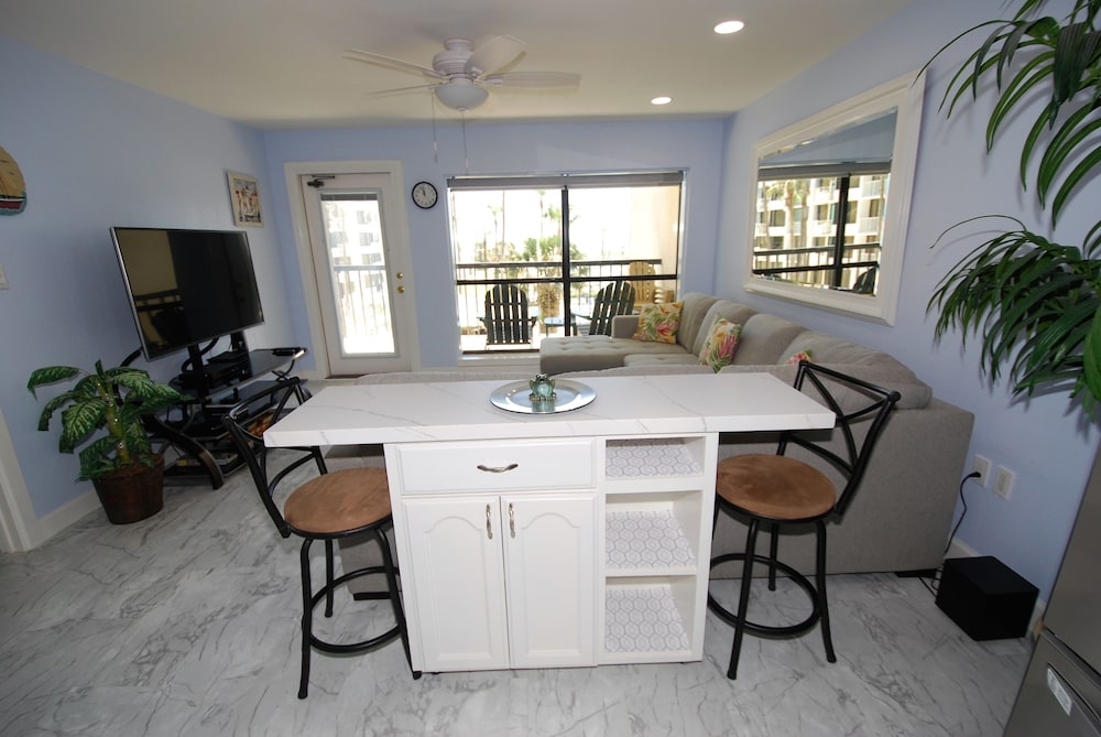 Saida Iii Unit #3306 1 Bedroom Condo by Redawning