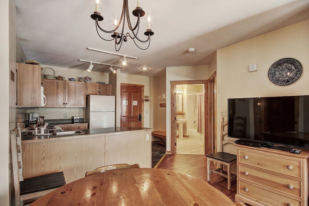 8493 Dakota Lodge