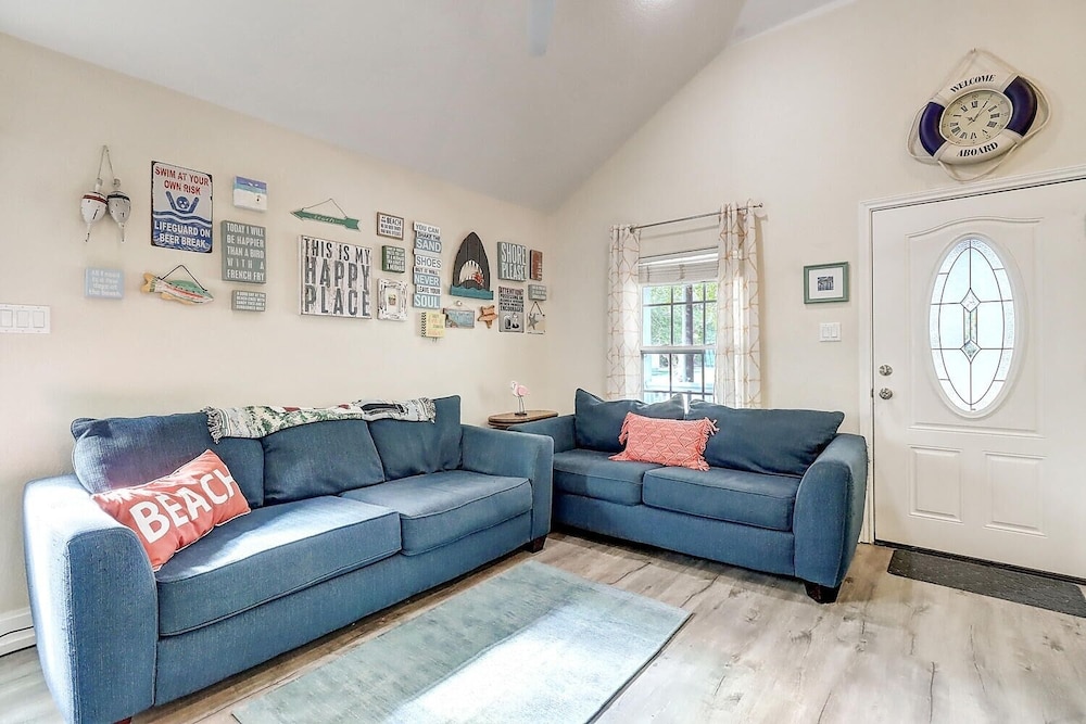 Heron Hideaway 2 Bedroom Cottage by RedAwning view 5