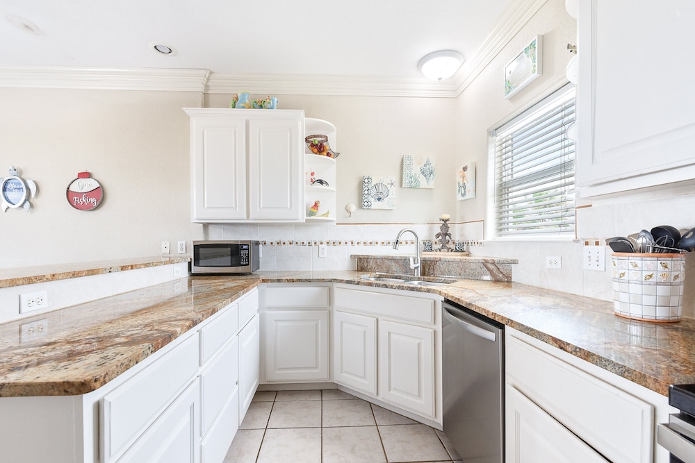Beach Front Baby Ocean Views, Golf Cart & Pet Friendly!