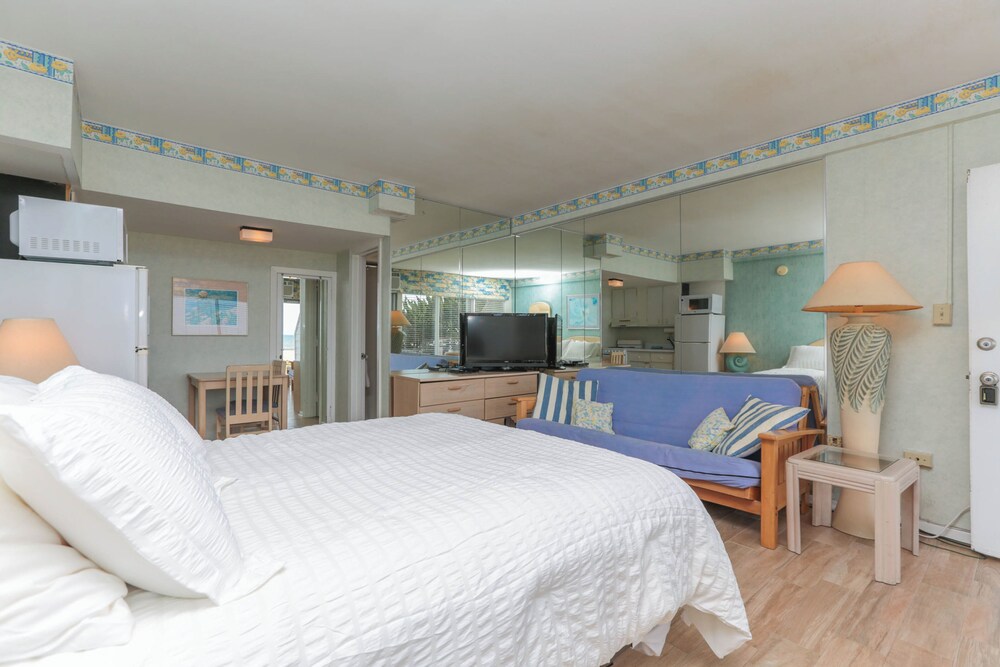 Exclusive Beach Access: VA Beach Studio Condo!