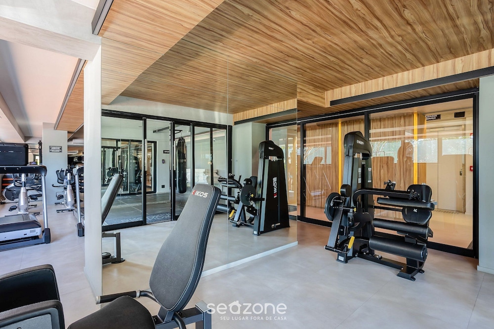 Modern Studios in a Building With a Pool in Vila Cordeiro - CTB