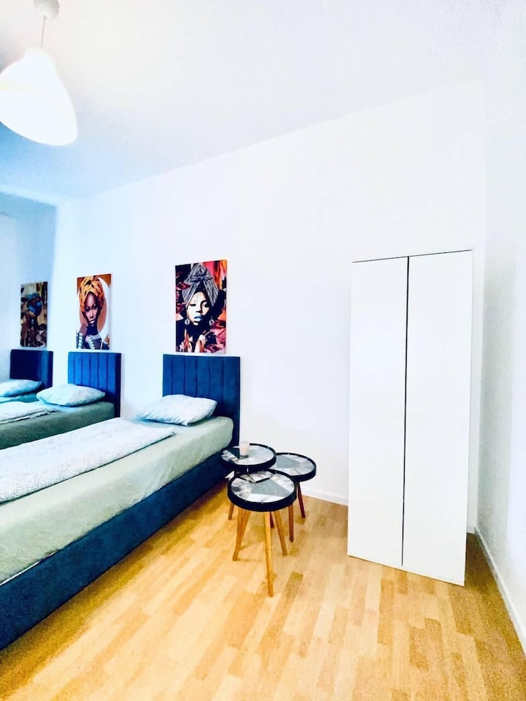 Spacious 4 BR Apt Perfect for Groups