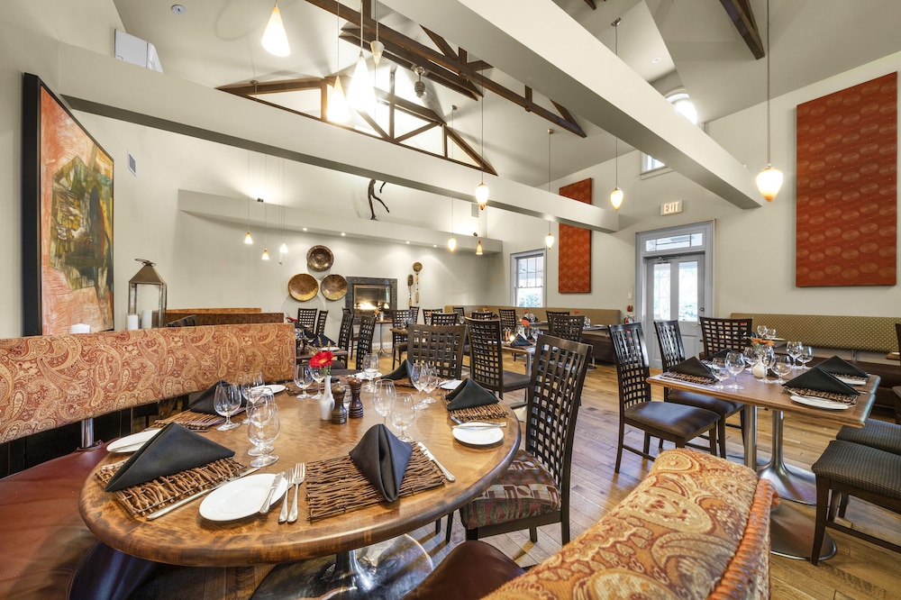 Niagara-on-the-Lake Vacations - The Shaw Club Hotel - Property Image 12