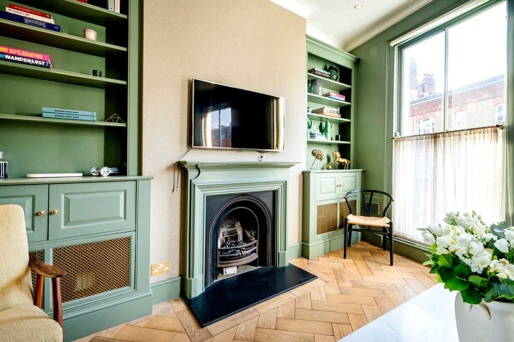 The Chelsea Flower 2 bed -by Out of Office Lifestyle
