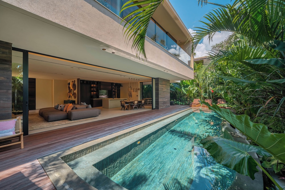 Villa Fiji by Villa Finder