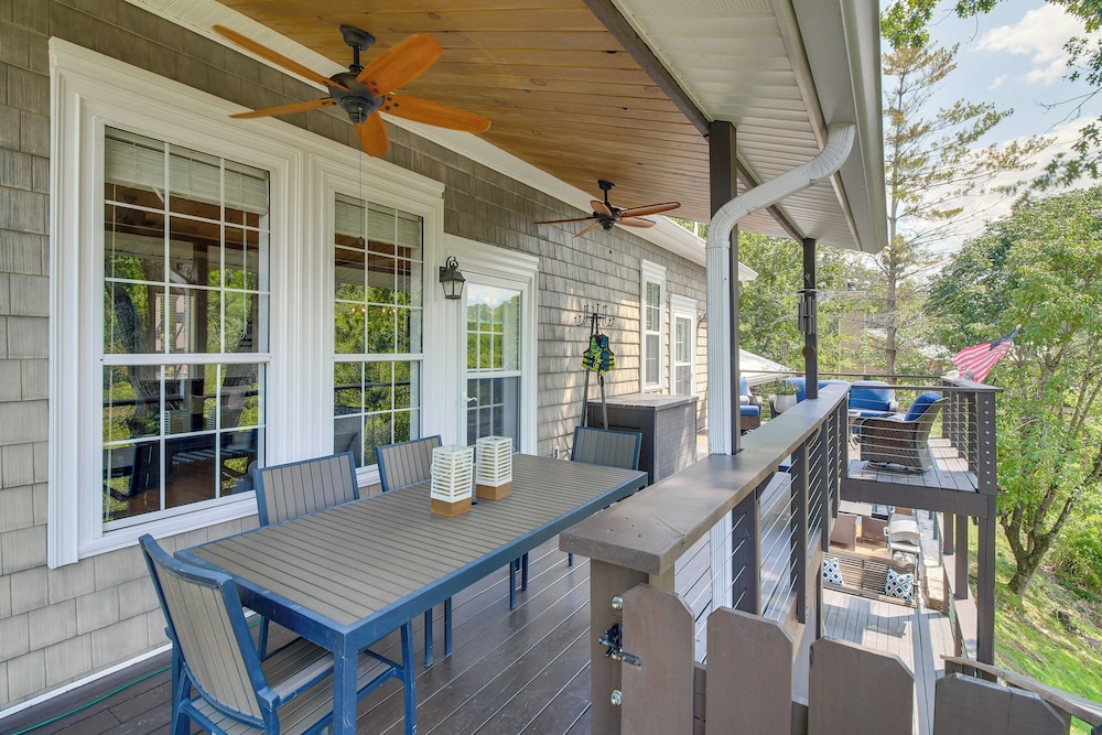 Walk to Marina: Center Hill Lake Family Home