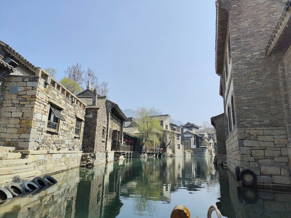 ATRIUM FENGZHU HOMESTAY
