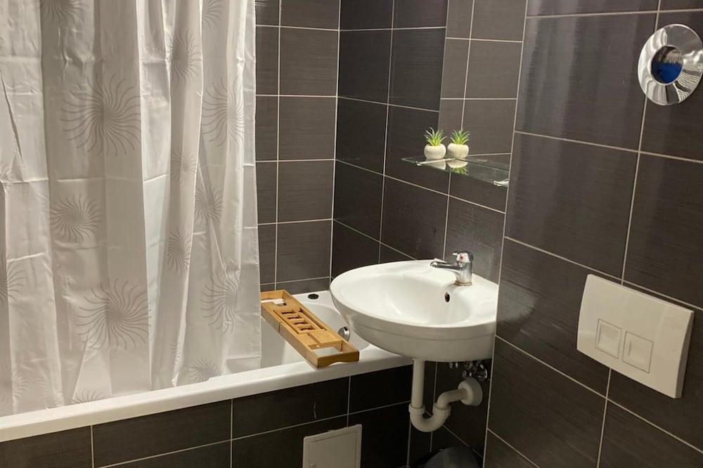 Sleep4-freep-mountainview-balcony-petfriendly