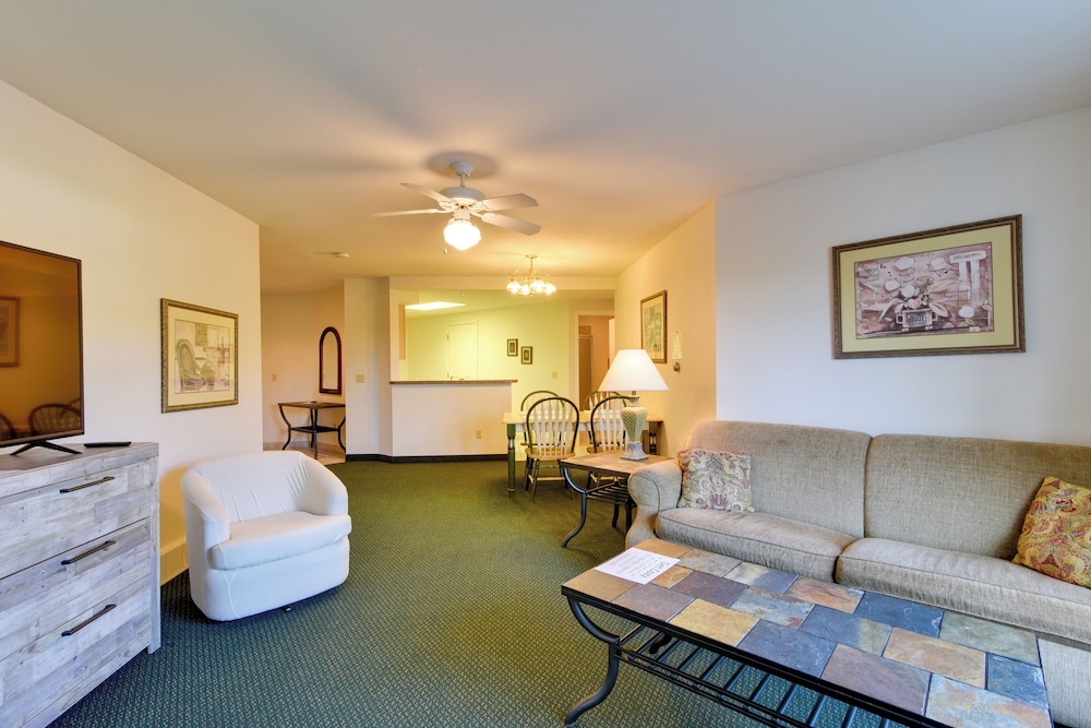 Cozy Pigeon Getaway, Close to Public Beaches! view 3
