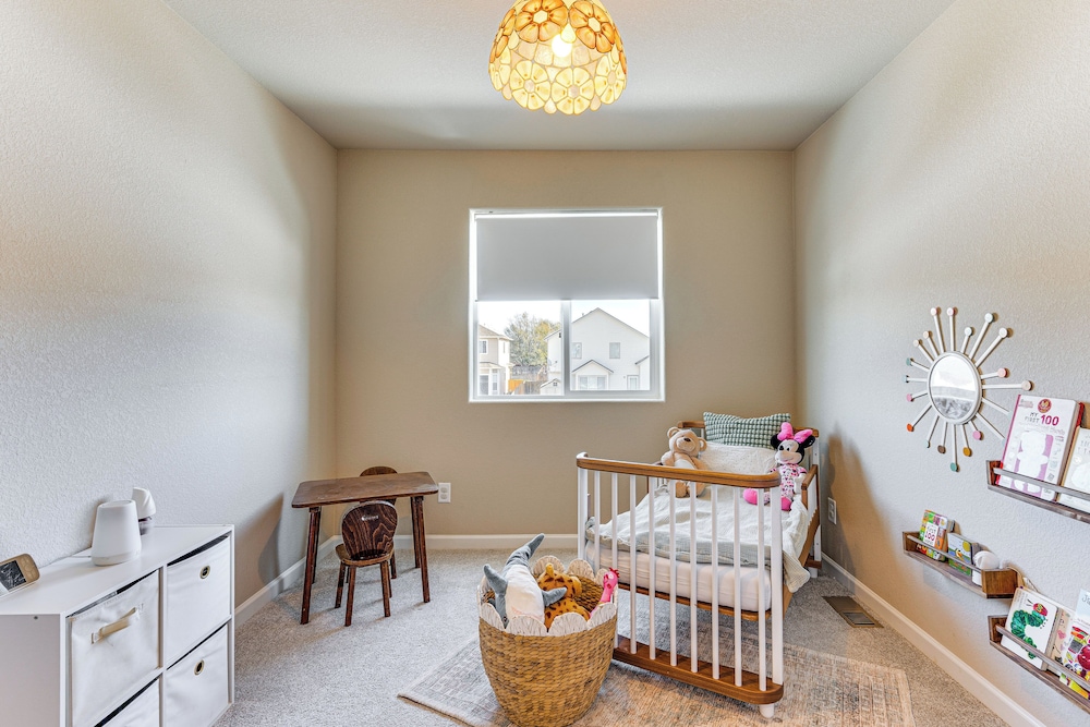 10 Mi to Fort Carson: Newly Built Townhome!