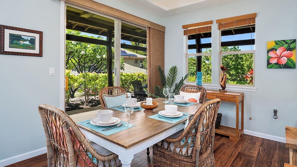Tropical Escape w/ Lanai, BBQ & Resort Amenities - Vrkcv