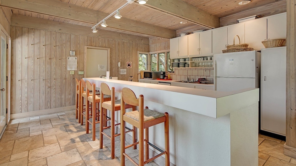 A Retreat To Create Memories For A Lifetime. 5 Bedroom Home by Peace Vacations view 4