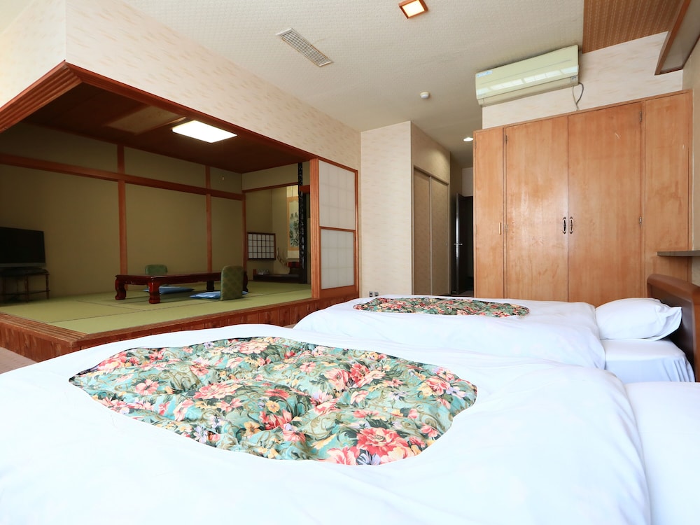 Toushijima Onsen Suzunami