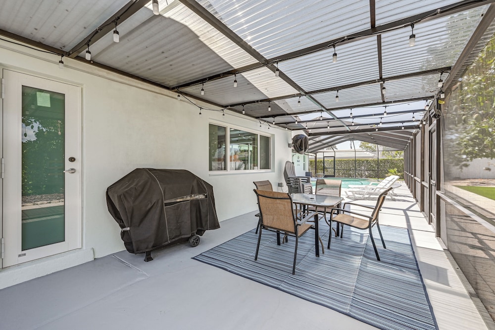 Outdoor Oasis: Marco Island Home Near Beaches