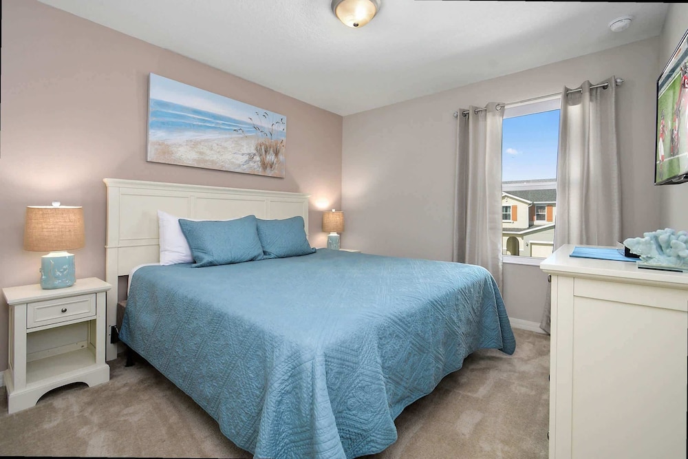 Modern 4BR Townhome Near Disney in Gated Resort