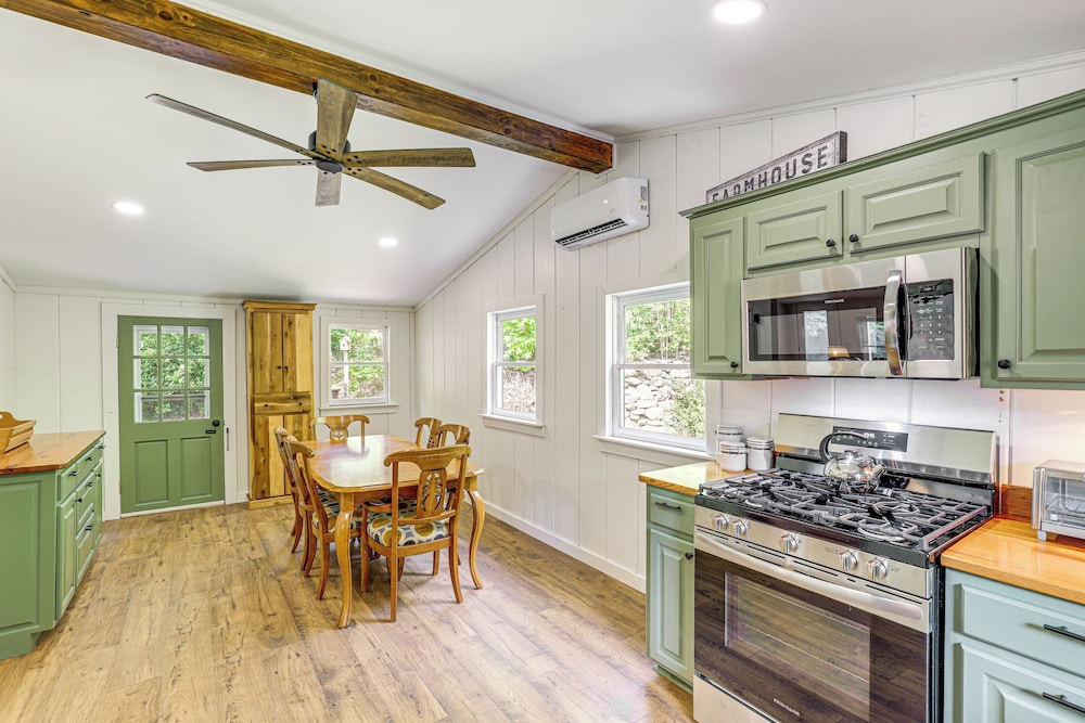 On-site Pond & Creek: Serene Cabin by Caesars Head