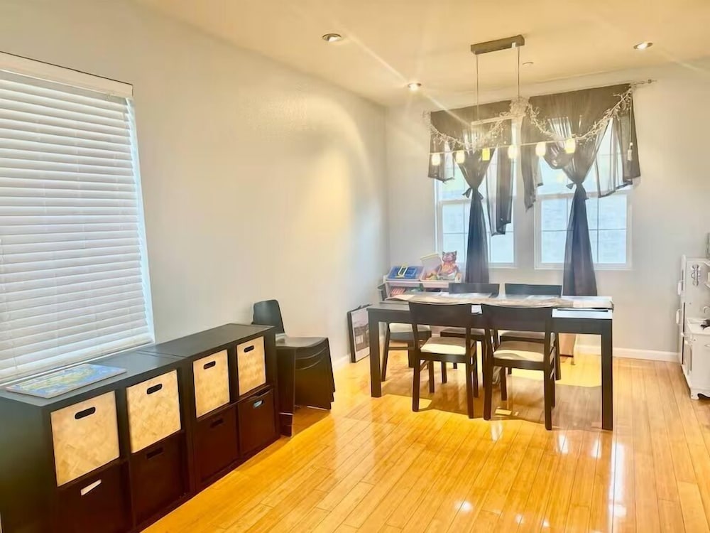 Spacious & Cozy Home 3BD 2BA Near SF