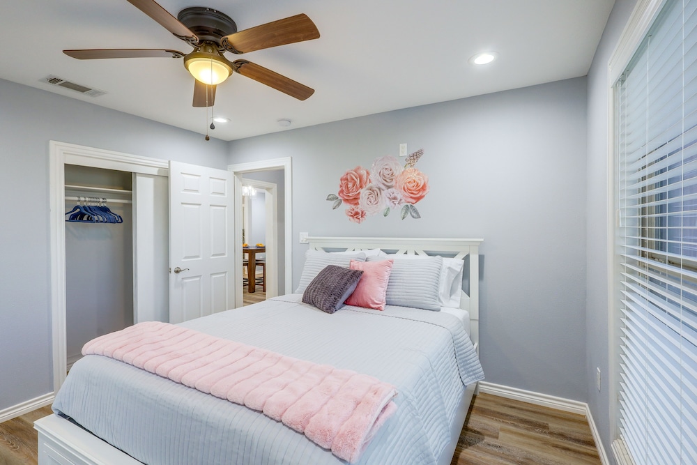 Sunny Hearne Home Near Universities! view 5