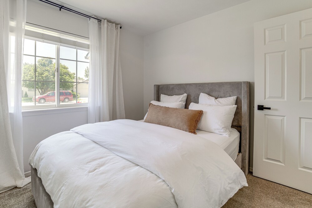 7 Mi to Dtwn: Charming Retreat w/ Yard in Boise