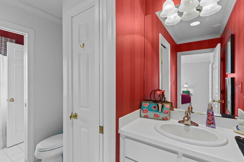 Lake Escape - Lake Waccamaw 7 Bedroom Home
