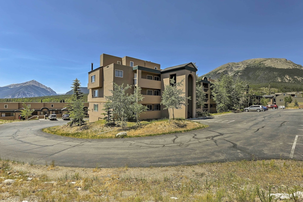 Stunning Mountain Views: Silverthorne Condo! view 4