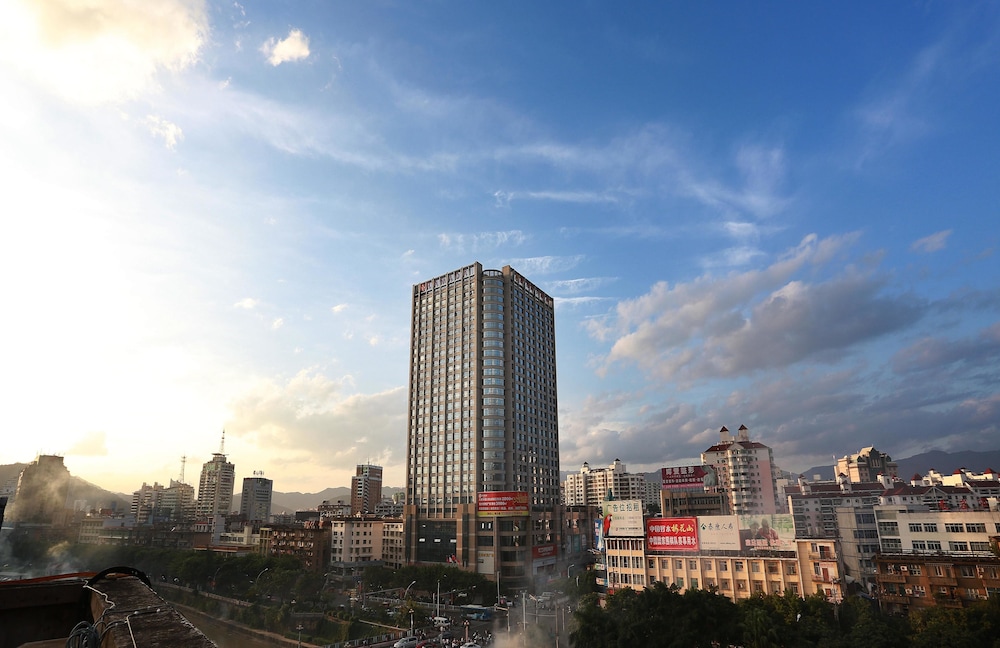 Ramada Longyan