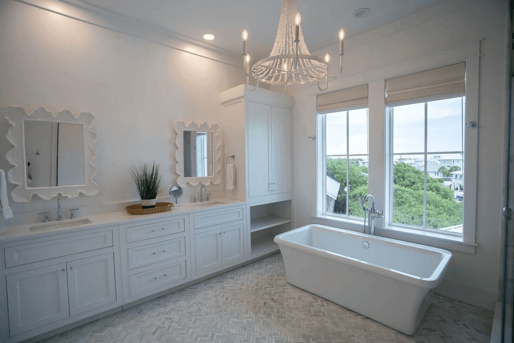 Sunset Pointe 30A by Avantstay Gulf Views, Carriage, Pool