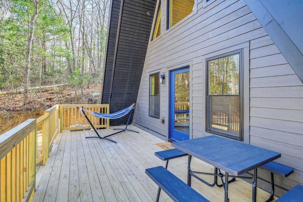 Wytheville A-frame Cabin w/ Wraparound Deck