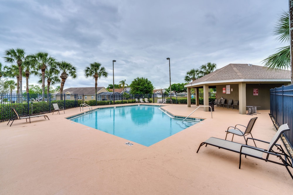 12 Mi to Disney: Family Home w/ Lanai in Davenport