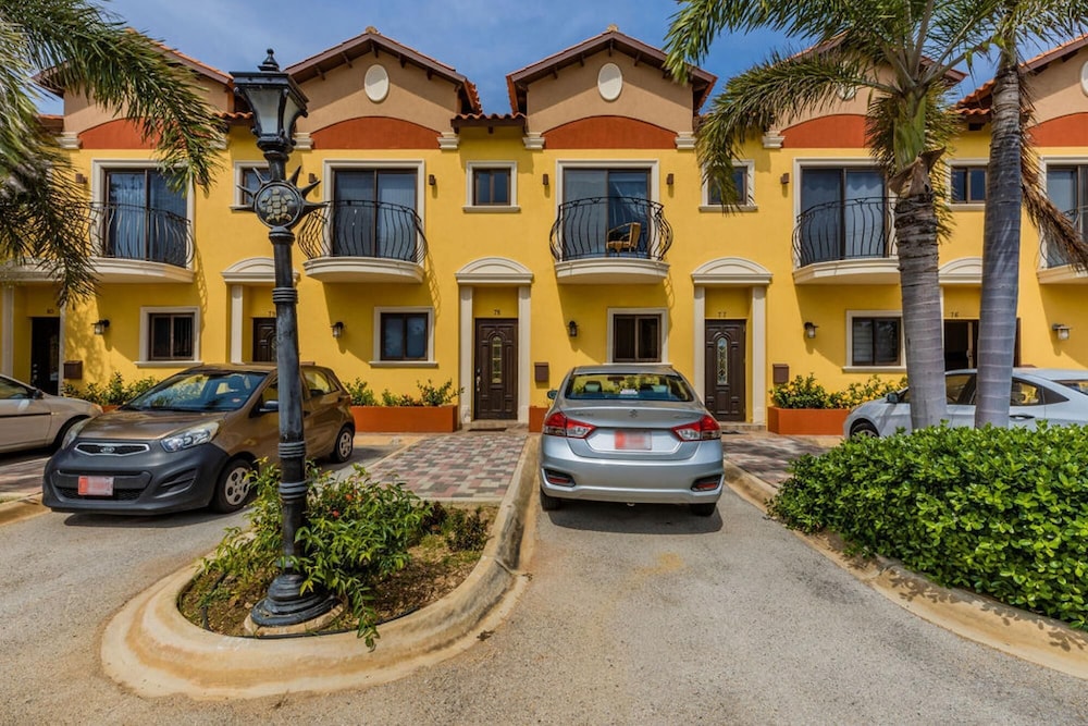 Gold Coast - 2br3ba Gated Community w Pools Gym
