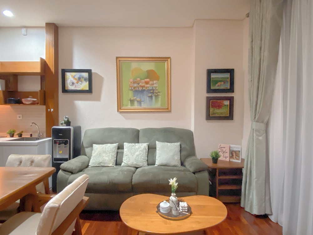 Warm And Cozy 2Br At Samara Suites Apartment