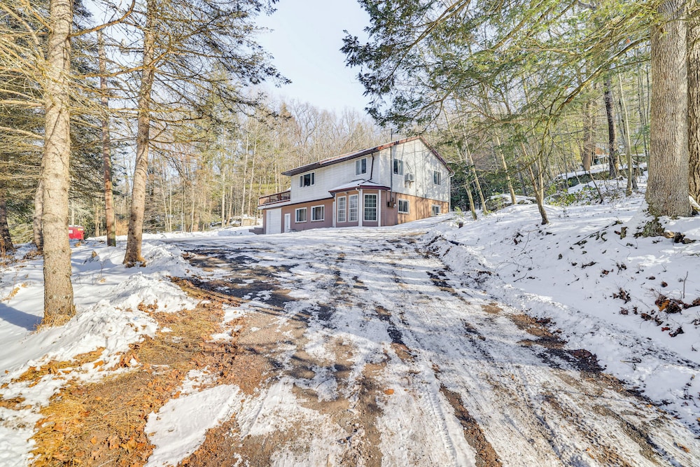 15 Mi to Ski Big Bear: Gem w/ Deck & Game Room