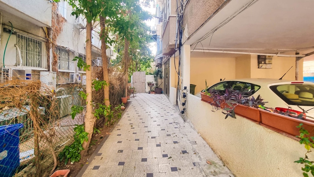 Geula Tulipe in Tel Aviv-yafo