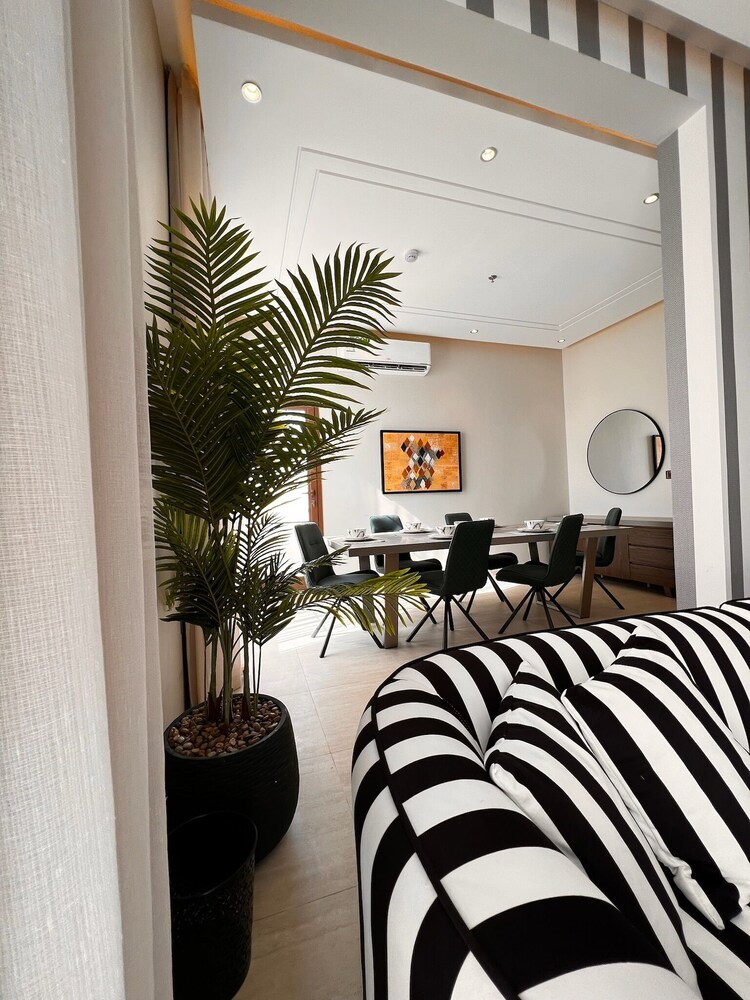 C Living - Premium 3 Bedroom - AQIQ